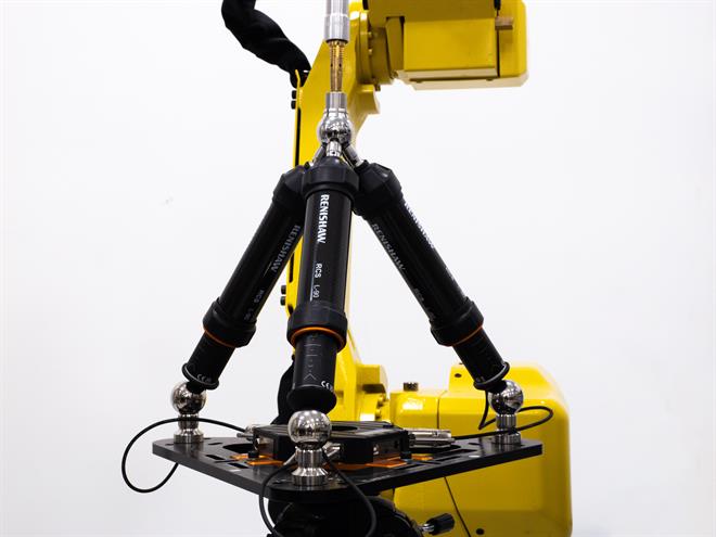 Renishaws robotdiagnossystem för industriell automation, RCS T-90, monterad inuti en arbetande robotcell.