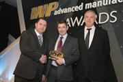 Kevyn Jonas (centre) receives the MWP ‘Best Quality Control Equipment’ award from category sponsor Hardinge